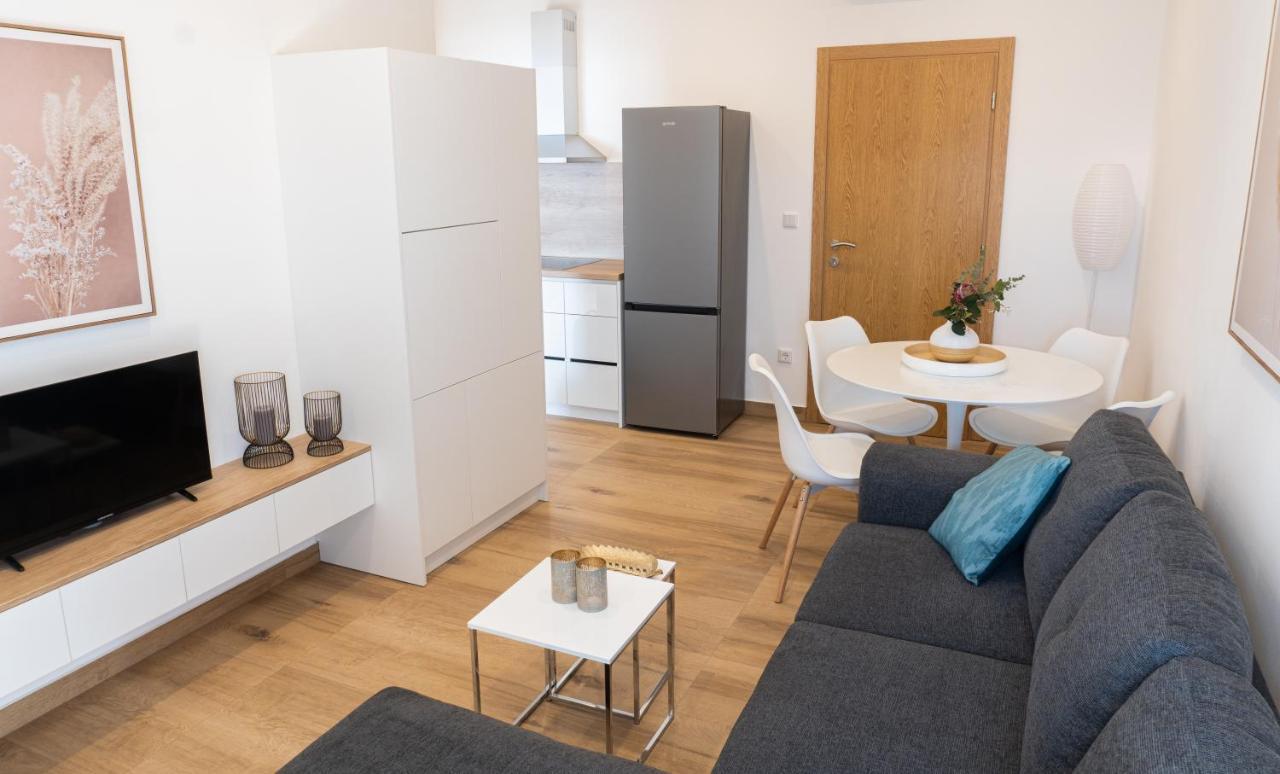 Sea And Mountain View Apartments Duće المظهر الخارجي الصورة