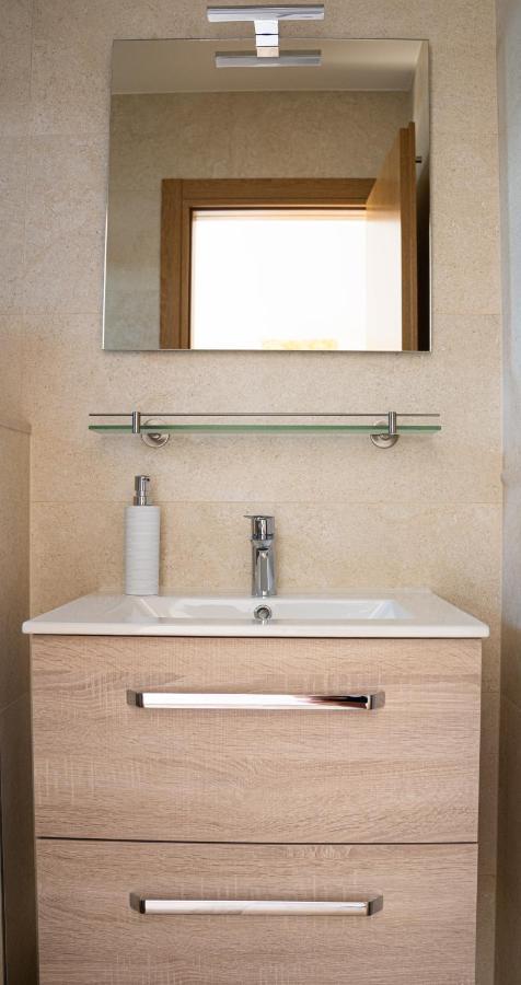 Sea And Mountain View Apartments Duće المظهر الخارجي الصورة