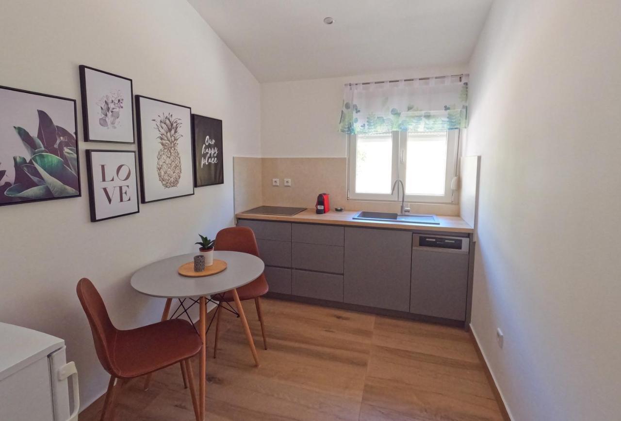 Sea And Mountain View Apartments Duće المظهر الخارجي الصورة