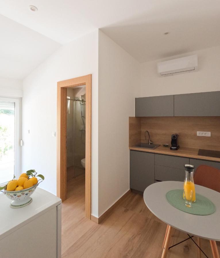 Sea And Mountain View Apartments Duće المظهر الخارجي الصورة