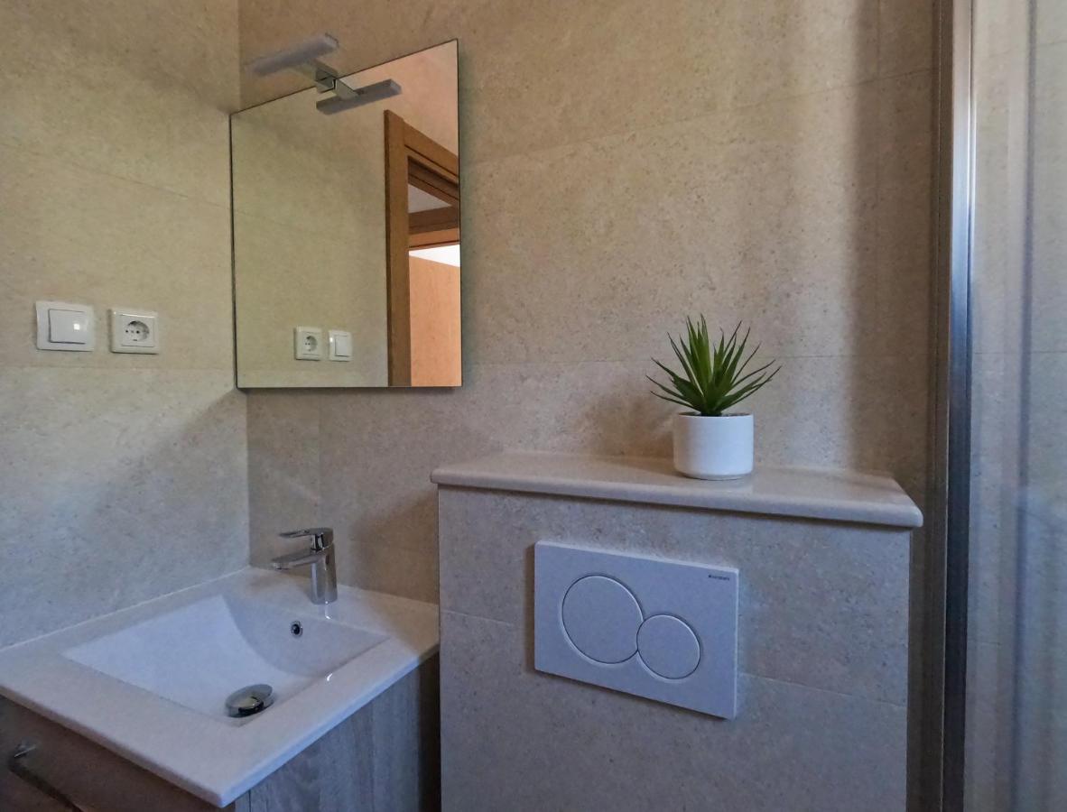Sea And Mountain View Apartments Duće المظهر الخارجي الصورة