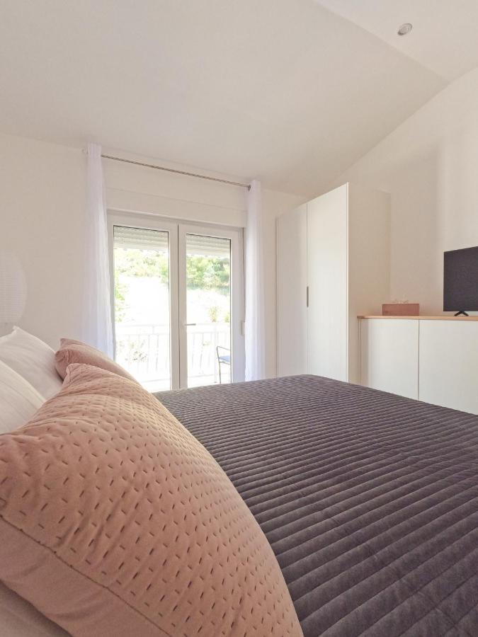 Sea And Mountain View Apartments Duće المظهر الخارجي الصورة