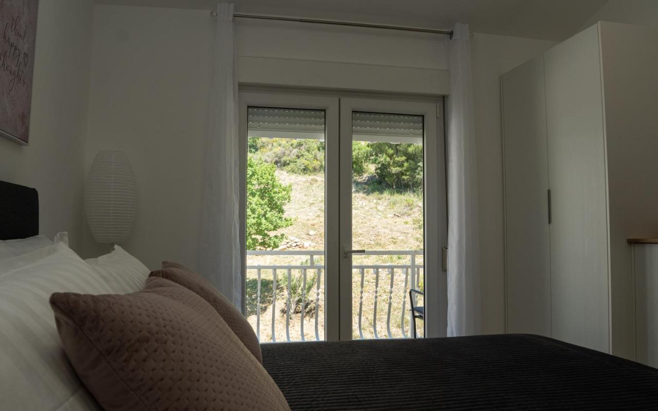 Sea And Mountain View Apartments Duće المظهر الخارجي الصورة